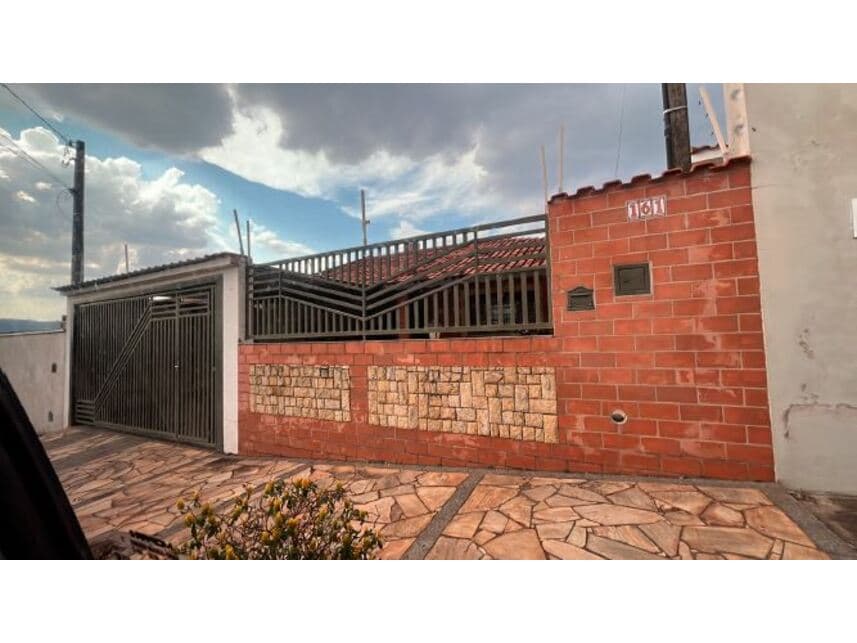 Casa em leilão em São Pedro - SP — Casa à venda em leilão