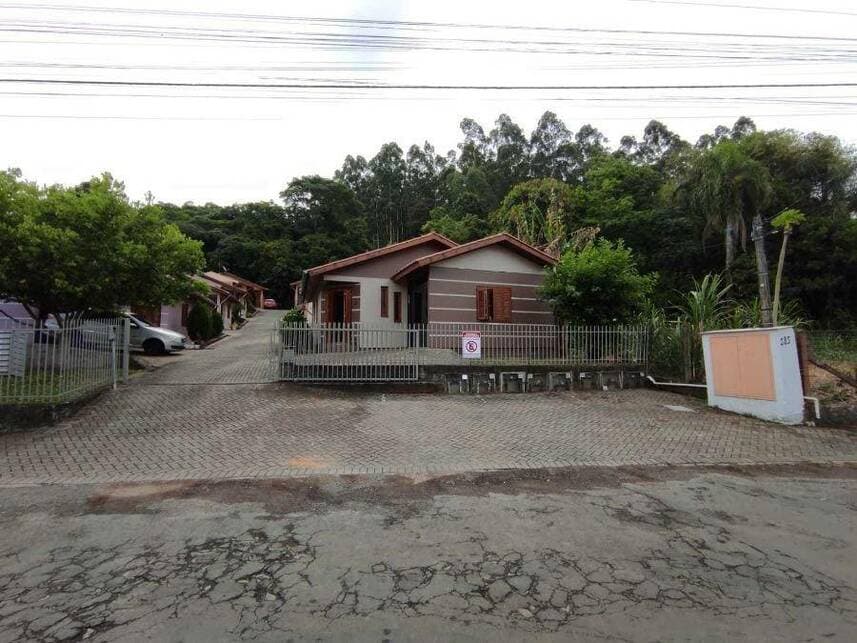 Casa em leilão em Igrejinha - RS — Casa à venda em leilão