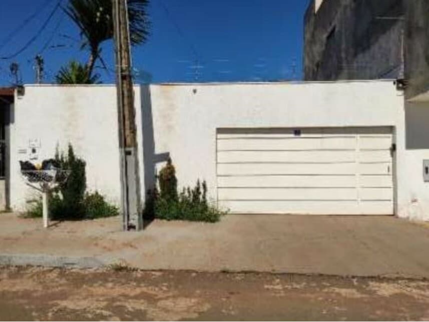 Casa em leilão em Goiânia - GO — Casa à venda em leilão