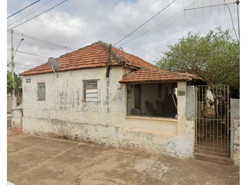 Casa em leilão em Santa Adélia - SP — Casa à venda em leilão