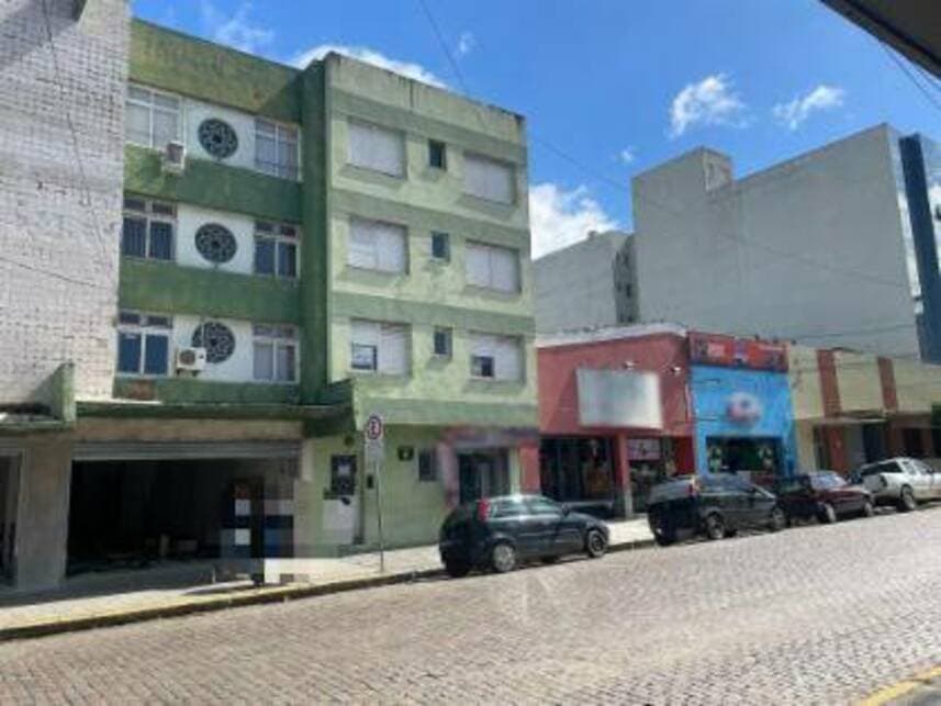 Apartamento em leilão em Pelotas - RS — Apartamento à venda em leilão