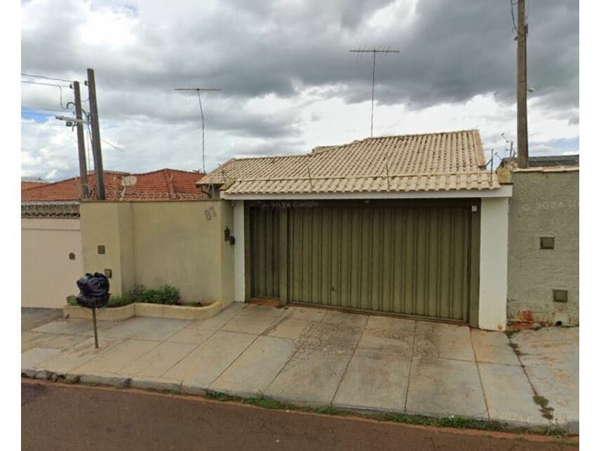 Casa em leilão em Serrana - SP — Casa à venda em leilão