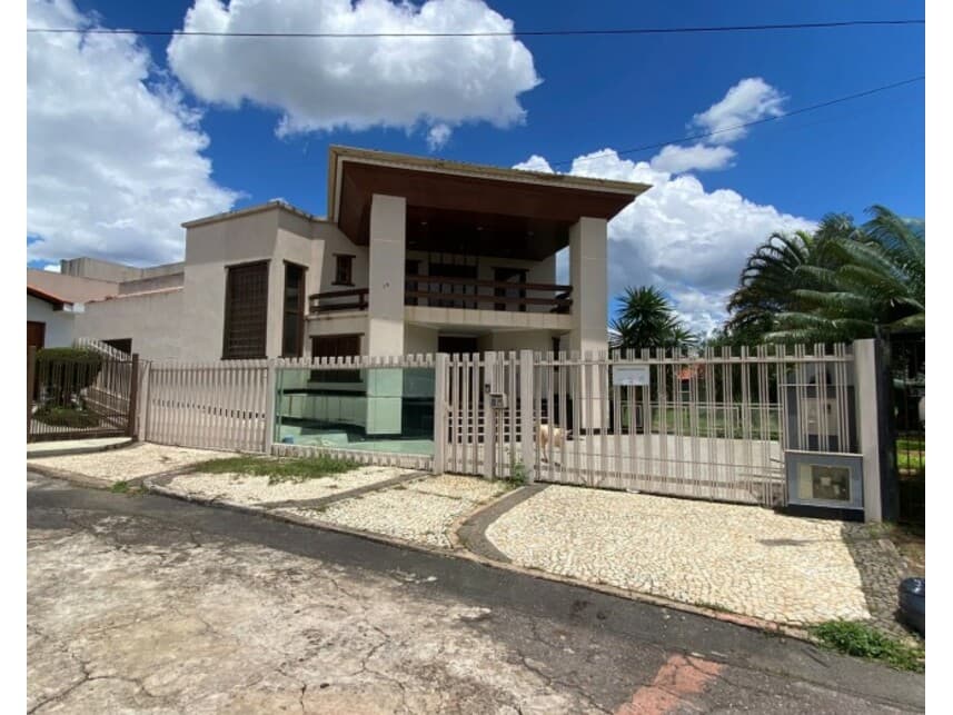 Casa em leilão em Brasília - DF — Casa à venda em leilão