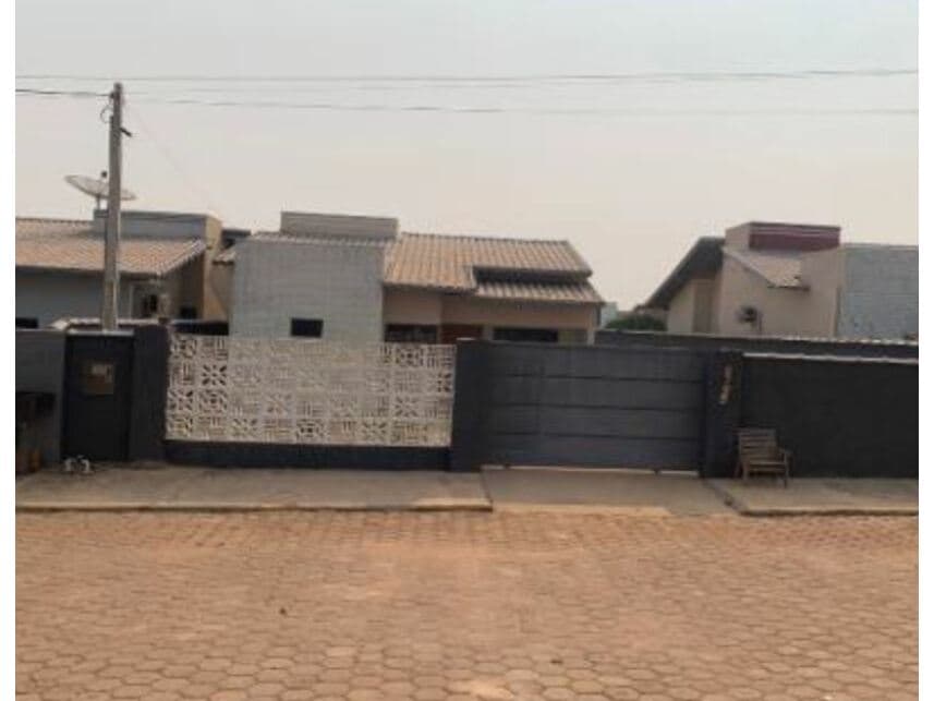 Casa em leilão em Rolim De Moura - RO — Casa à venda em leilão