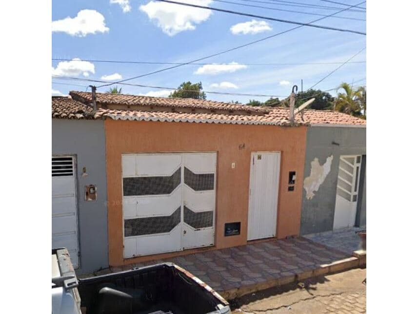 Casa em leilão em Canarana - BA — Casa à venda em leilão