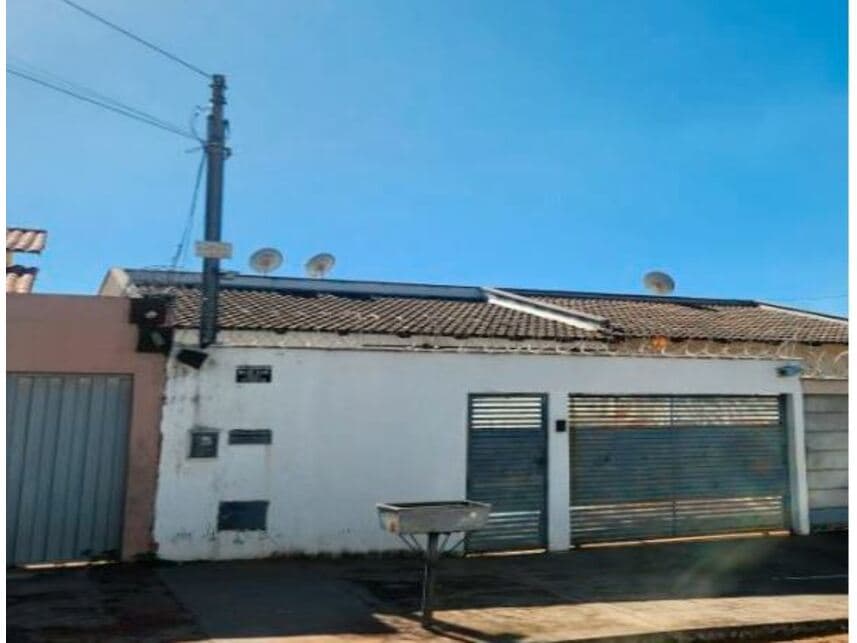 Casa em leilão em Goiânia - GO — Casa à venda em leilão