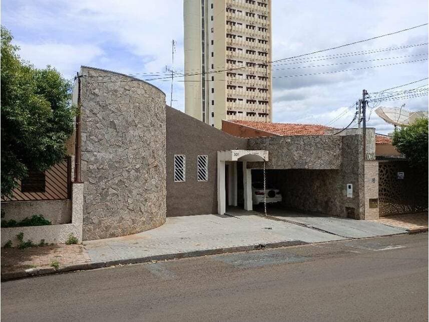 Casa em leilão em Fernandópolis - SP — Casa à venda em leilão