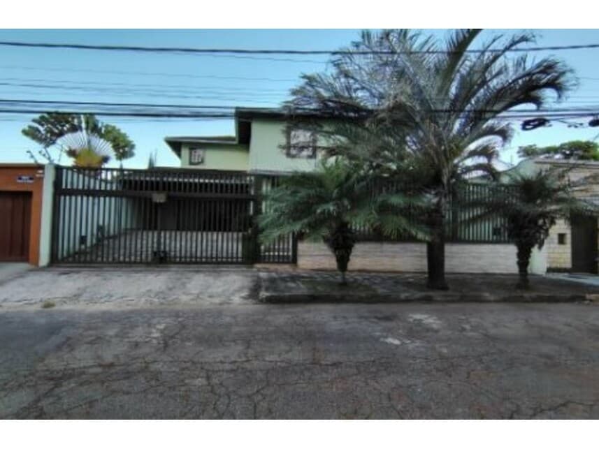 Casa em leilão em Belo Horizonte - MG — Casa à venda em leilão