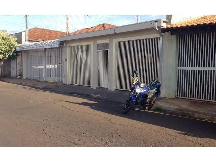 Casa em leilão em Jaboticabal - SP — Casa à venda em leilão