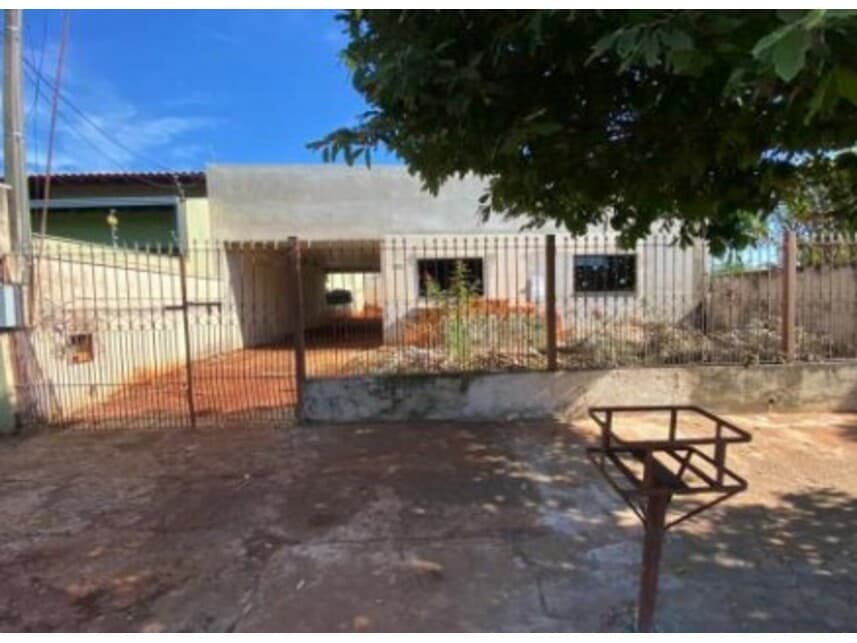 Foto 1 de 5: Casa em leilão em Londrina - PR — Casa à venda em leilão
