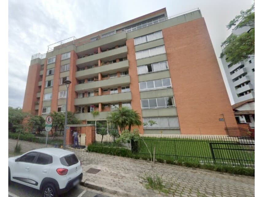 Apartamento em leilão em Curitiba - PR — Apartamento à venda em leilão