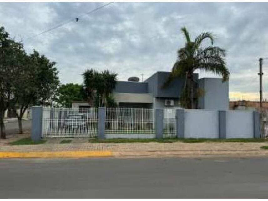 Casa em leilão em Lucas Do Rio Verde - MT — Casa à venda em leilão