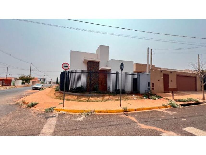 Casa em leilão em Barretos - SP — Casa à venda em leilão
