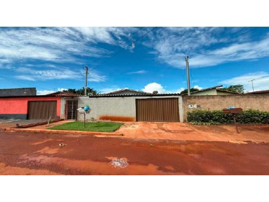 Casa em leilão em Goianira - GO — Casa à venda em leilão