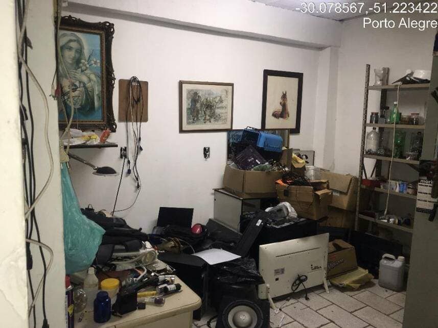 Foto 12 de 15: Casa em leilão em Porto Alegre - RS — Casa à venda em leilão