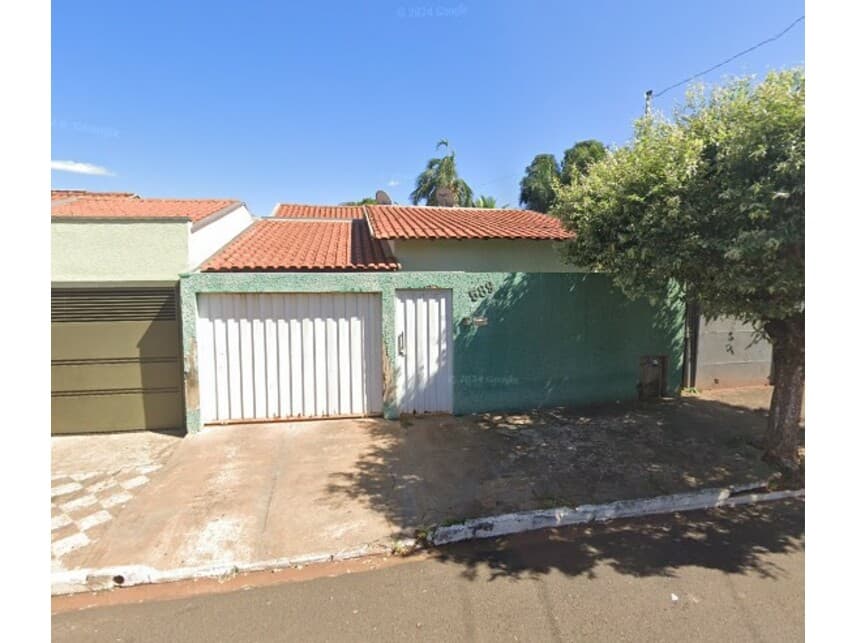 Casa em leilão em Iturama - MG — Casa à venda em leilão
