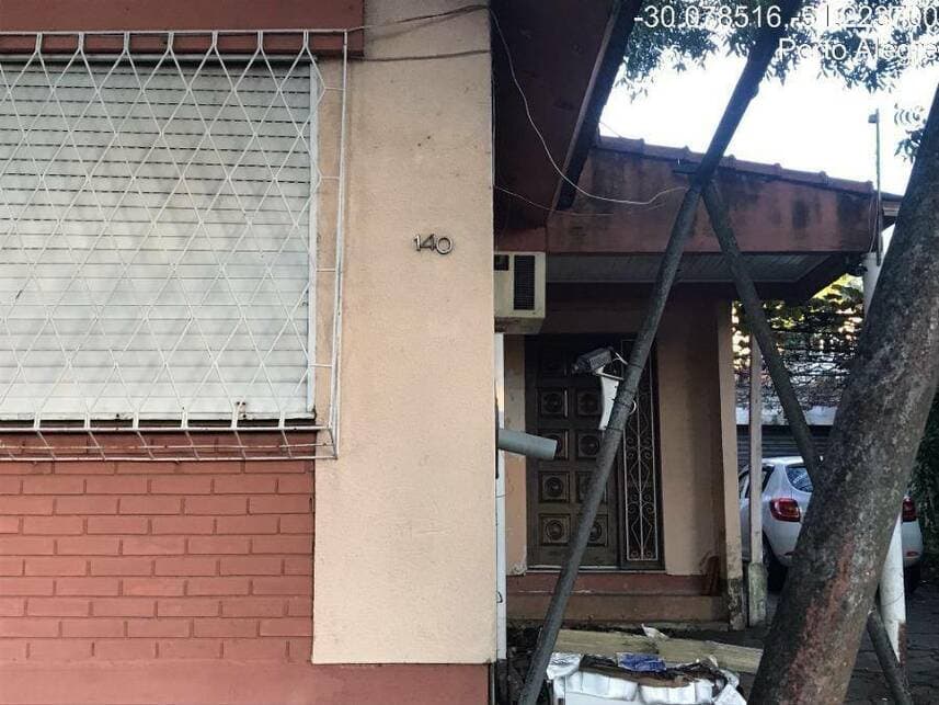 Foto 2 de 15: Casa em leilão em Porto Alegre - RS — Casa à venda em leilão