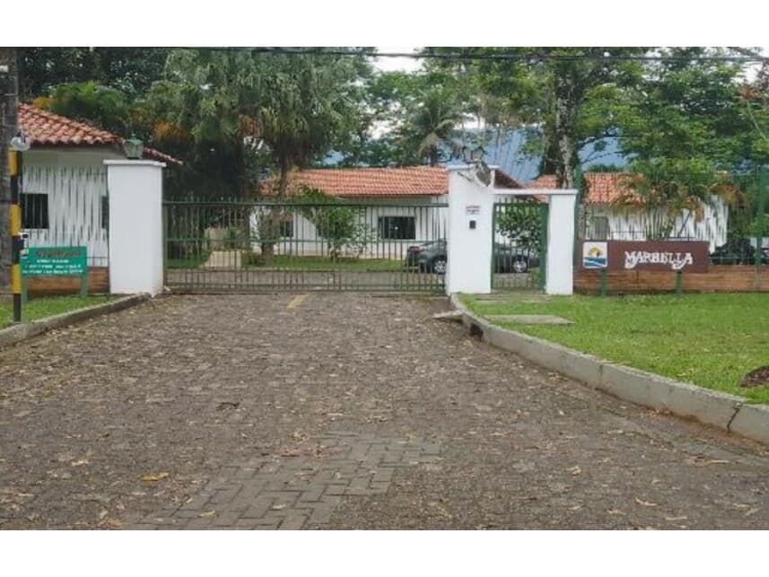 Casa em leilão em Angra Dos Reis - RJ — Casa à venda em leilão