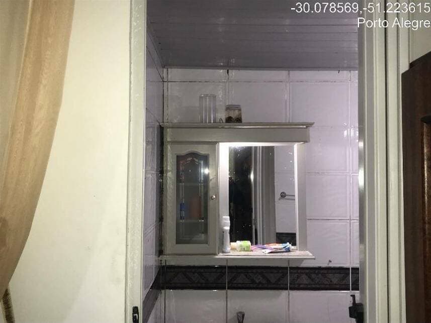 Foto 10 de 15: Casa em leilão em Porto Alegre - RS — Casa à venda em leilão