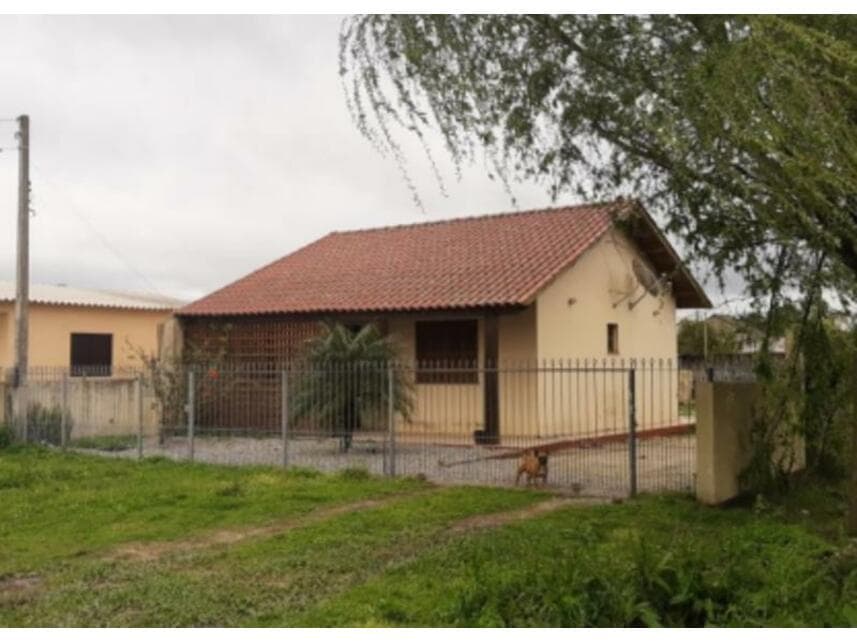 Casa em leilão em Pelotas - RS — Casa à venda em leilão