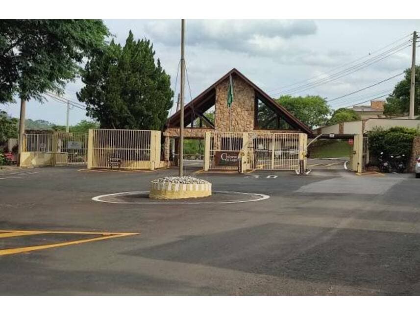 Casa em leilão em Vinhedo - SP — Casa à venda em leilão