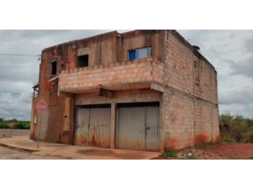 Foto 2 de 5: Casa em leilão em Montes Claros - MG — Casa à venda em leilão