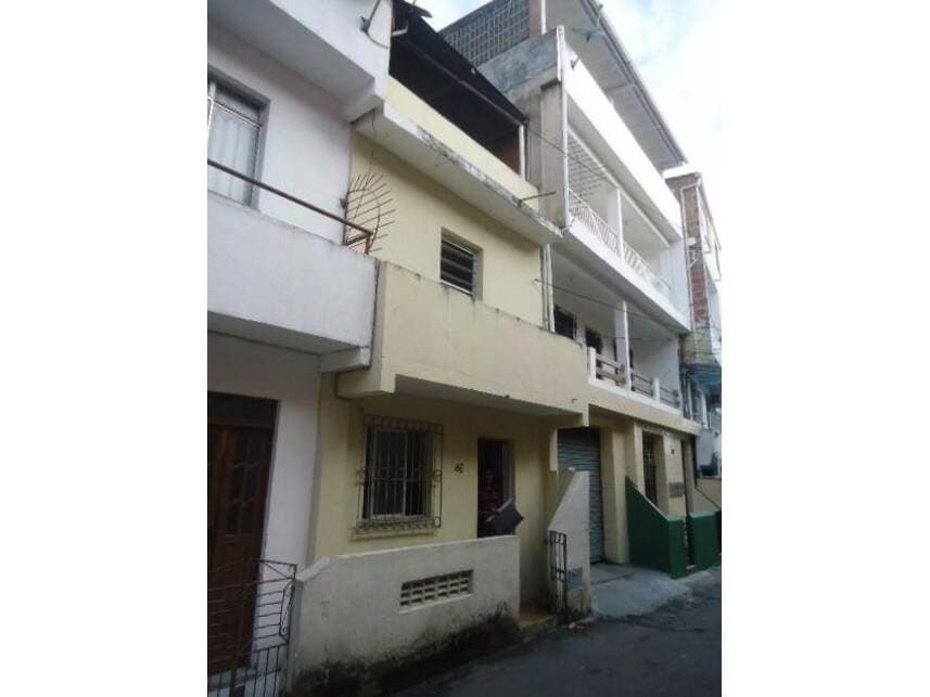 Casa em leilão em Salvador - BA — Casa à venda em leilão