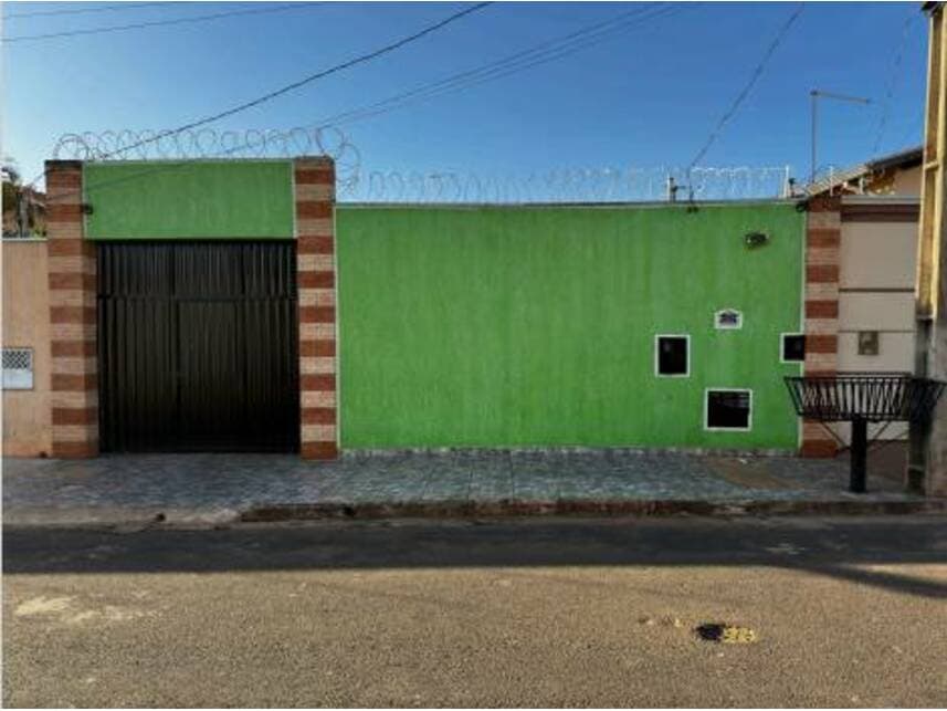 Casa em leilão em Uberaba - MG — Casa à venda em leilão