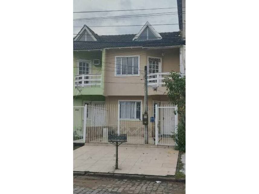 Casa em leilão em Porto Alegre - RS — Casa à venda em leilão