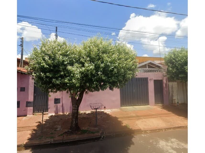 Casa em leilão em Guará - SP — Casa à venda em leilão