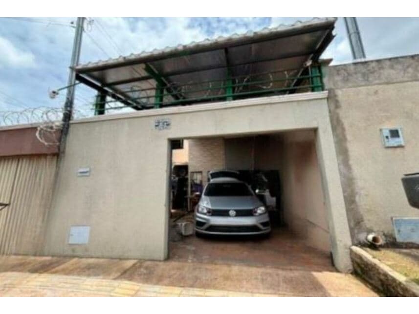 Casa em leilão em Goiânia - GO — Casa à venda em leilão