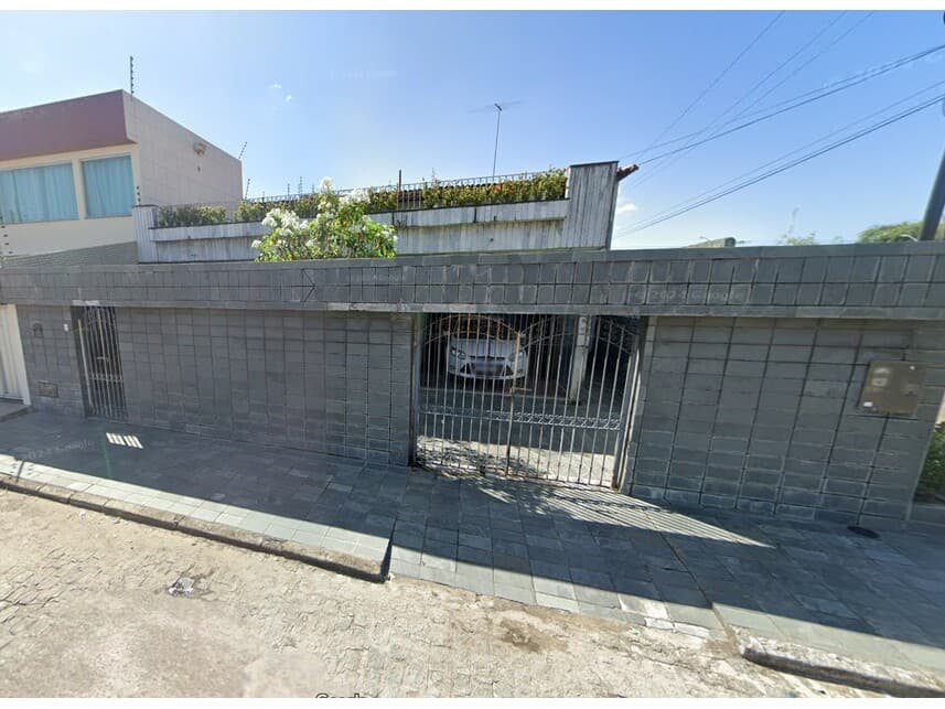 Casa em leilão em Aracaju - SE — Casa à venda em leilão