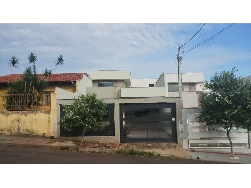 Casa em leilão em Londrina - PR — Casa à venda em leilão