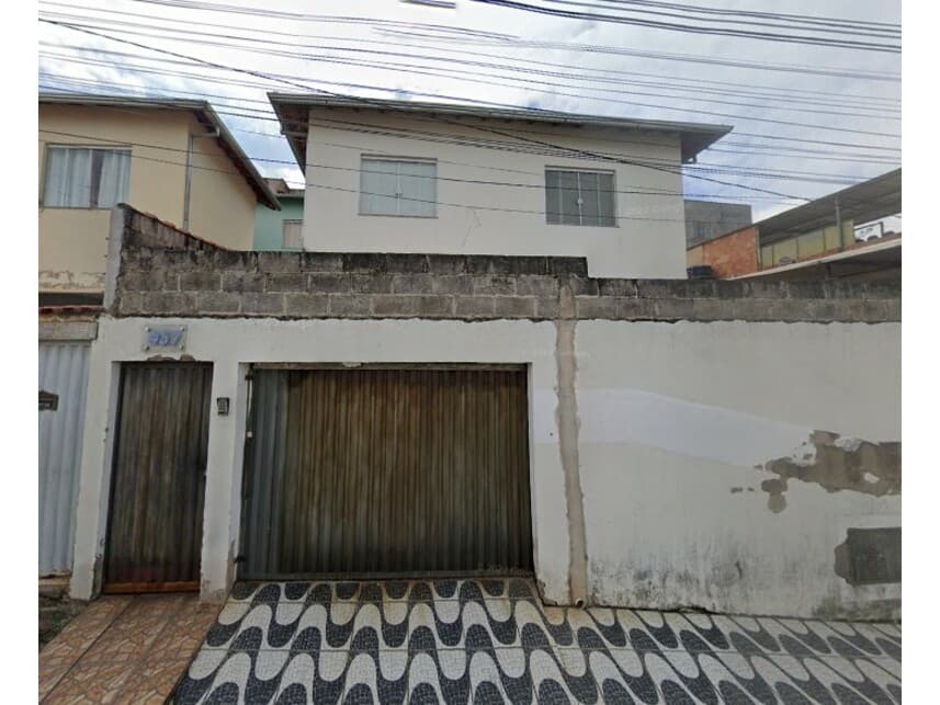 Casa em leilão em Varginha - MG — Casa à venda em leilão