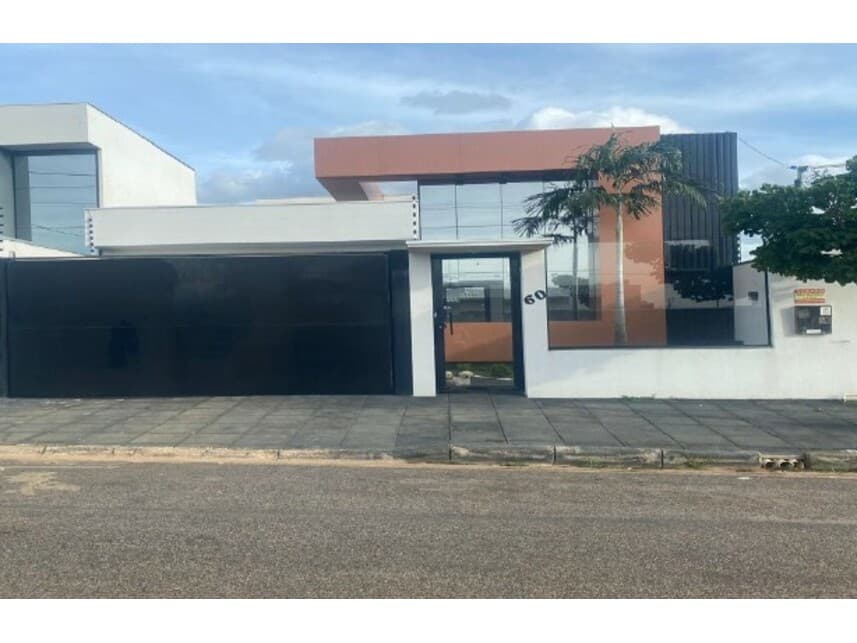 Casa em leilão em Primavera Do Leste - MT — Casa à venda em leilão
