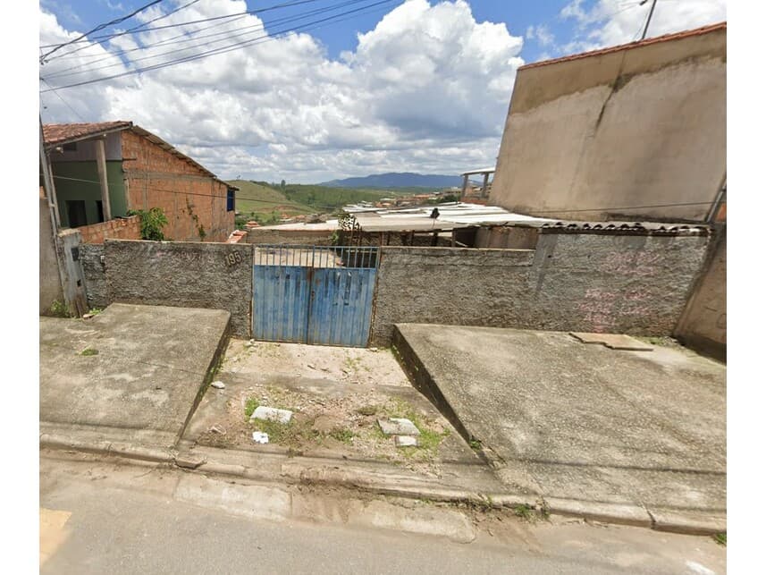 Foto 1 de 2: Casa em leilão em Santa Bárbara - MG — Casa à venda em leilão