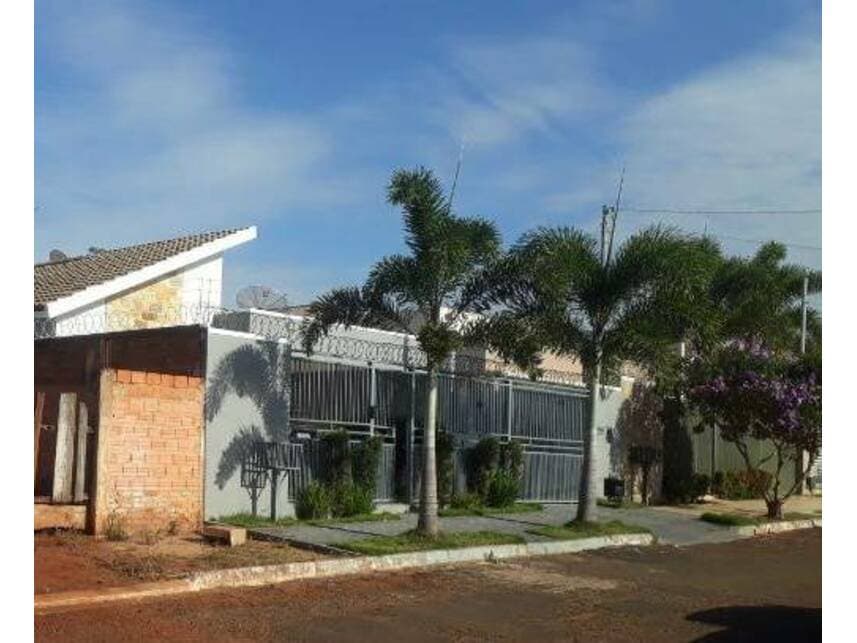 Casa em leilão em Jataí - GO — Casa à venda em leilão