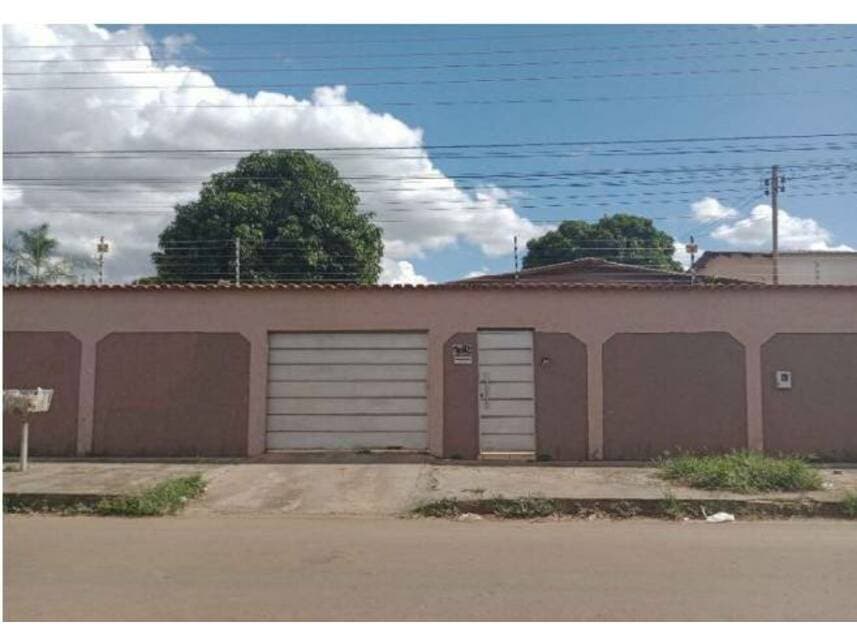 Casa em leilão em Anápolis - GO — Casa à venda em leilão