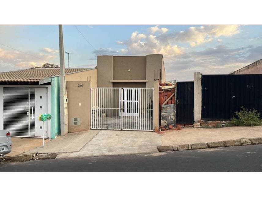 Casa em leilão em Monte Alto - SP — Casa à venda em leilão