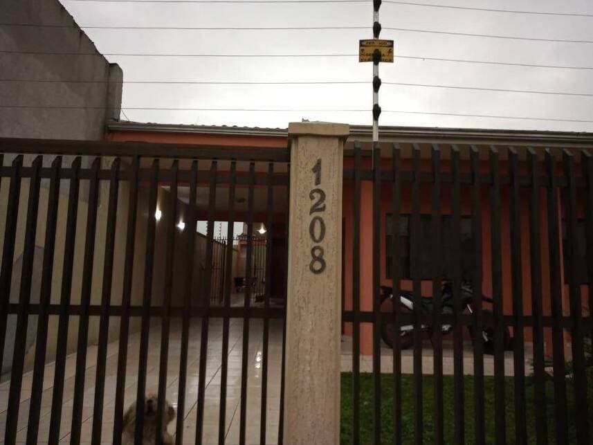 Casa em leilão em Paranaguá - PR — Casa à venda em leilão