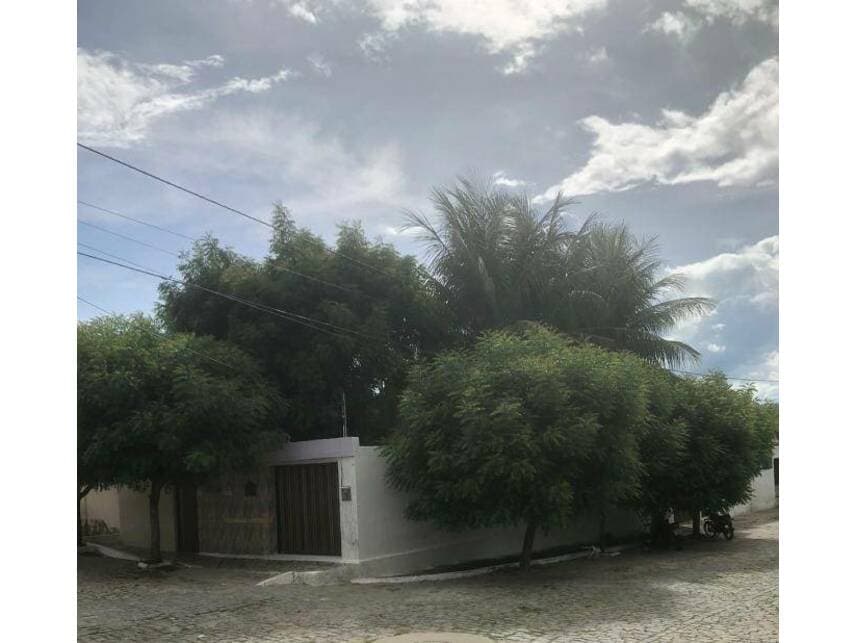 Casa em leilão em Senador Pompeu - CE — Casa à venda em leilão