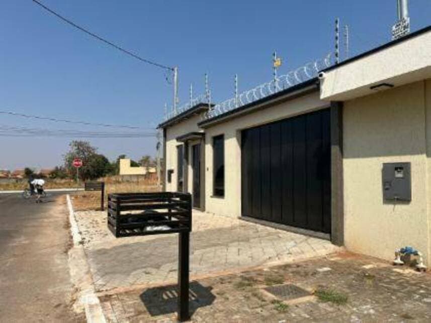 Casa em leilão em Caldas Novas - GO — Casa à venda em leilão
