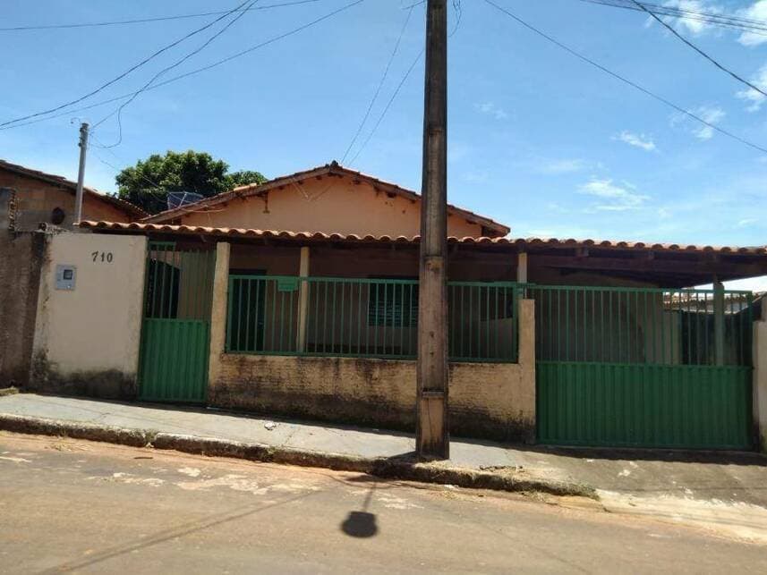 Casa em leilão em Pedrinópolis - MG — Casa à venda em leilão