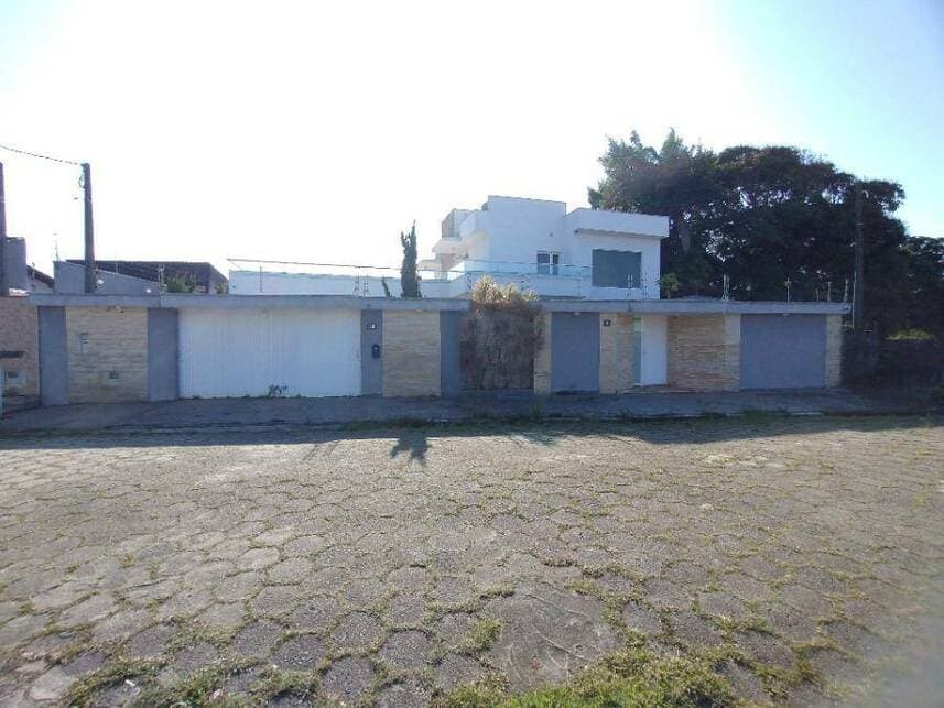Casa em leilão em Peruíbe - SP — Casa à venda em leilão