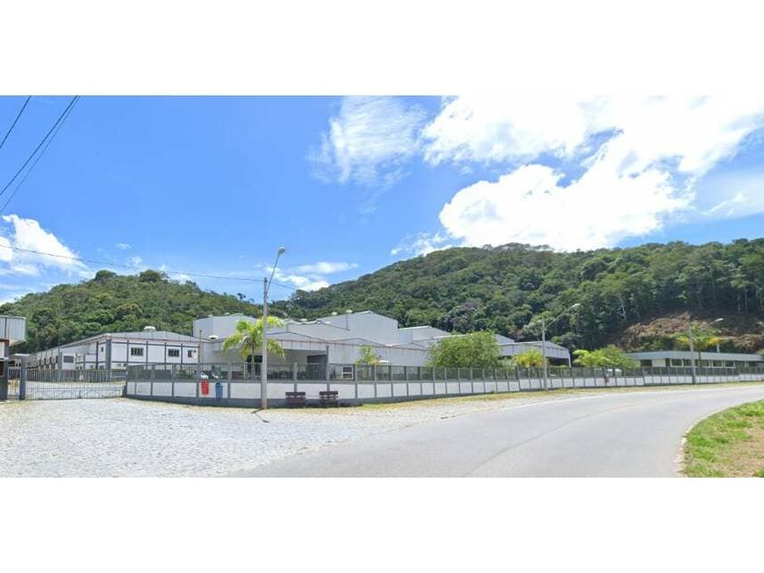 Comercial em leilão em Bom Jardim - RJ — Galpão à venda em leilão