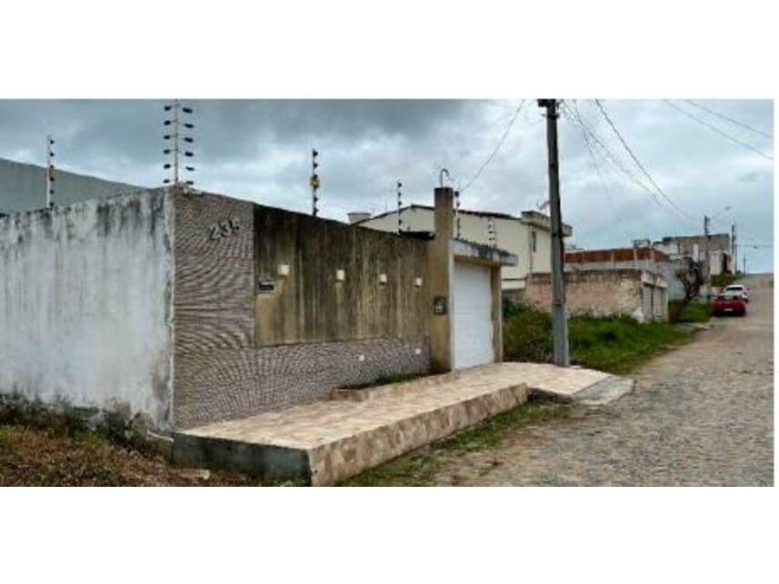 Foto 1 de 3: Casa em leilão em Vitória De Santo Antão - PE — Casa à venda em leilão