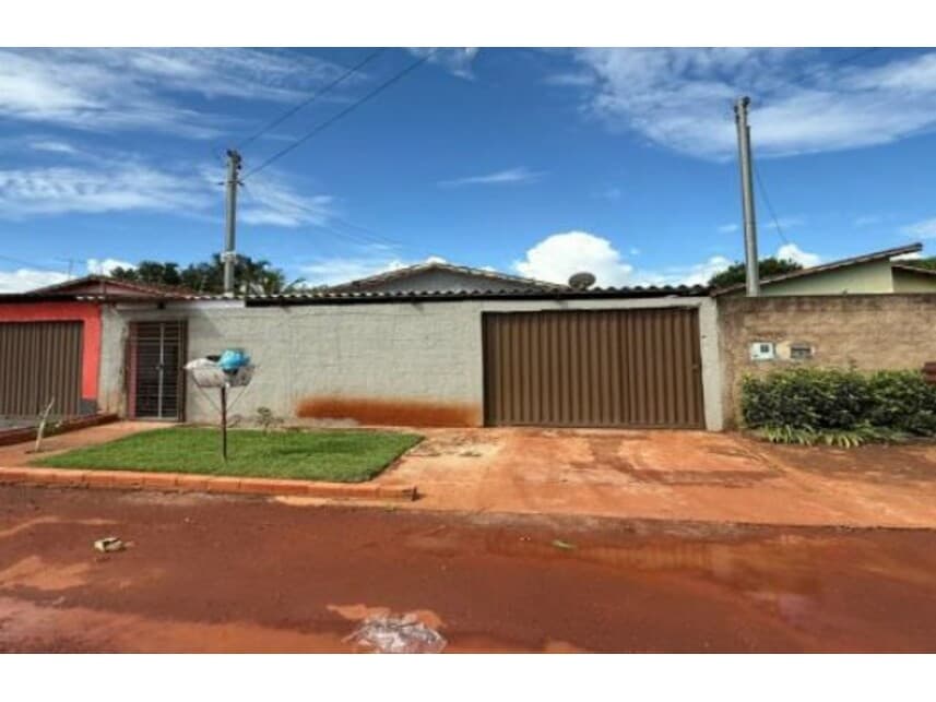 Casa em leilão em Goianira - GO — Casa à venda em leilão