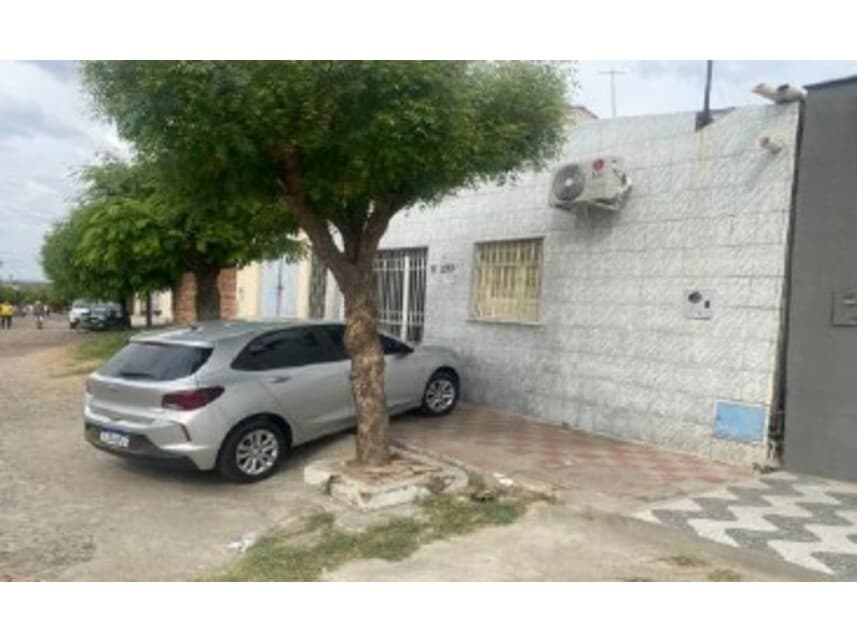 Foto 1 de 2: Casa em leilão em Independência - CE — Casa à venda em leilão