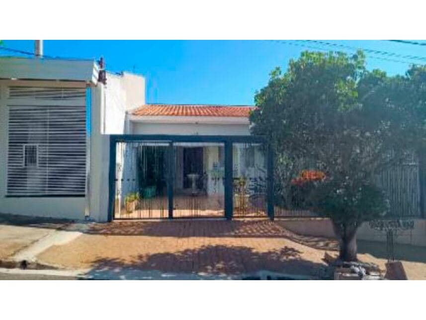Casa em leilão em Marília - SP — Casa à venda em leilão