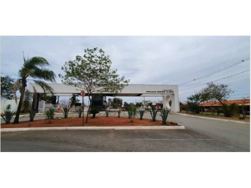 Casa em leilão em Montes Claros - MG — Casa à venda em leilão